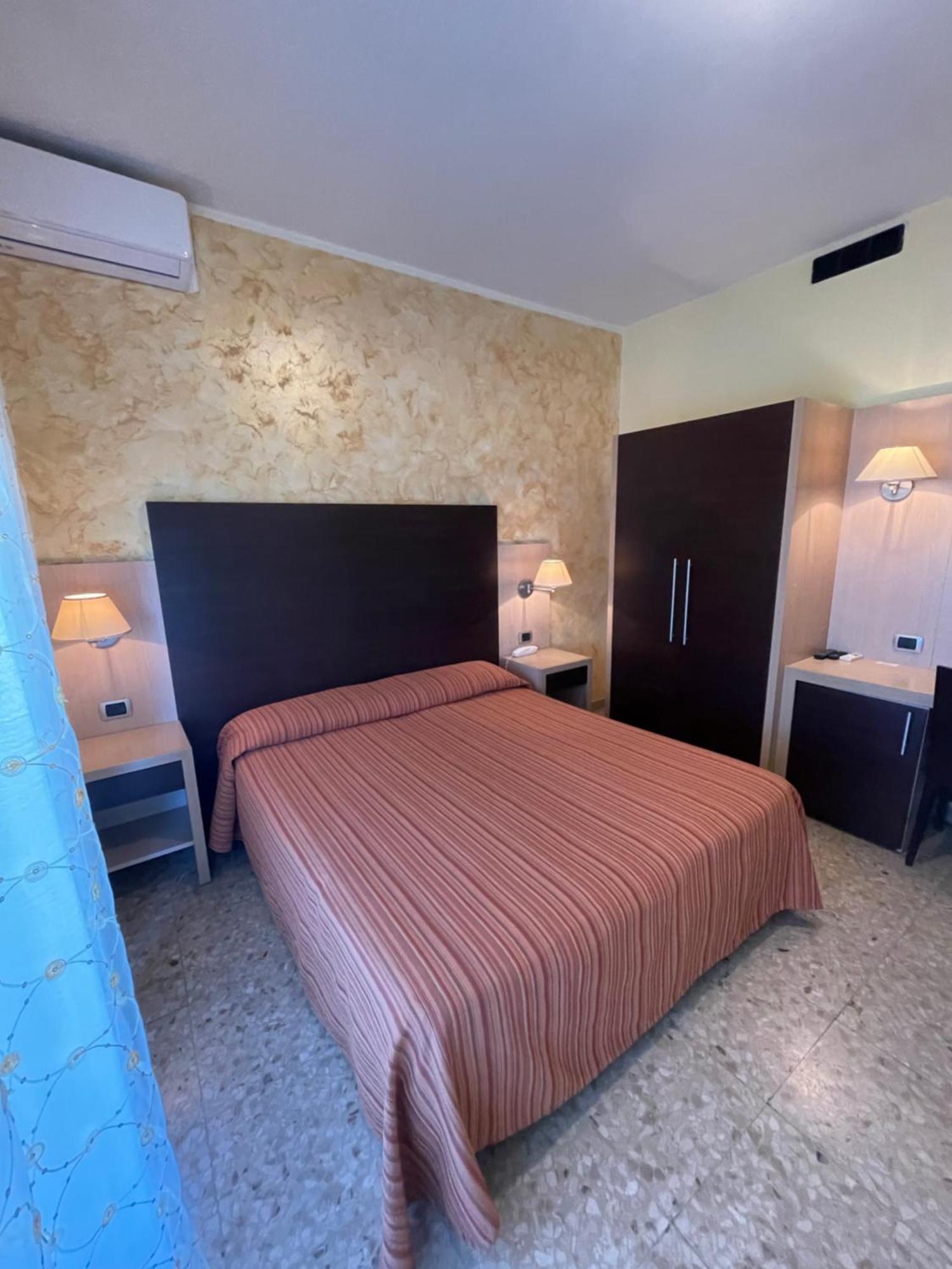 Hotel Promenade Porto SantʼElpidio Exterior foto